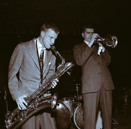 John_ichi_'s tweet photo. Bob Brookmeyer 
Gerry Mulligan 
at Basin Street West in 1951 in Los Angeles, California. (Photo by PoPsie Randolph)
#baritonesax #trombone
#jazz #jazzgiants https://t.co/PITycmlPNH