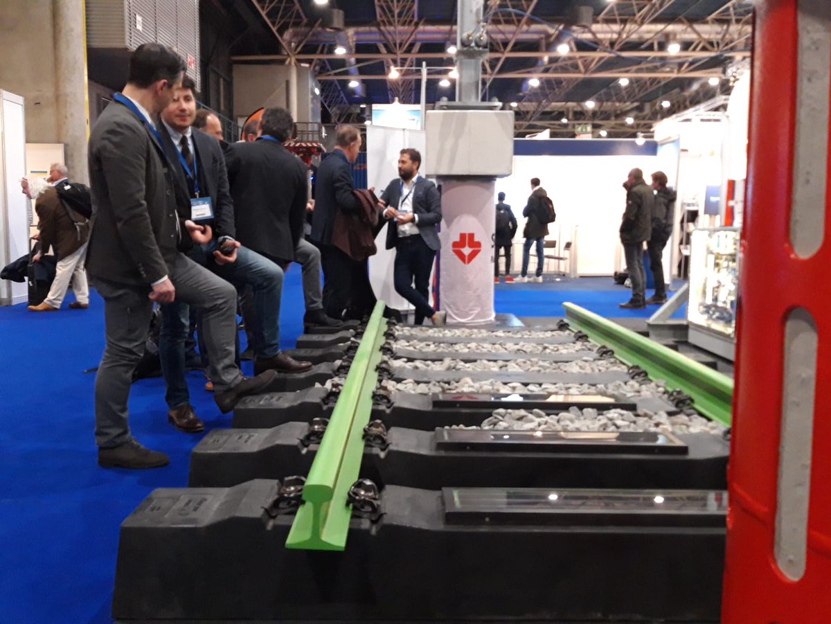 StruktonRail's tweet photo. Samen maken we het spoorvervoer van morgen nog aantrekkelijker! #RailTech2019 #samendenkeninlevensduur https://t.co/EqnRvi7cBg
