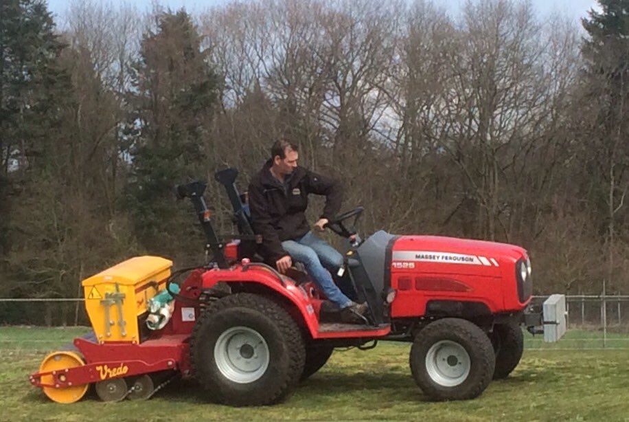 DokterDrain's tweet photo. Door zaaien was echt nodig na die bijzondere zomer 2018.
Met dank aan #FrankSlots. Seizoen start #Golfodome 2019 zaterdag 30 maart https://t.co/835KhKx3qx
