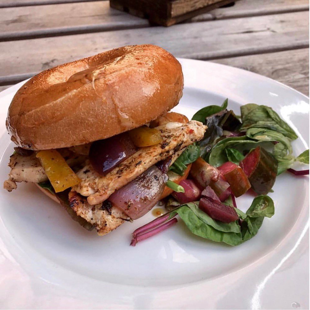 Salt &amp; Pepper Chicken Bagel with Roast Vegetables! 😍 This weather is perfect for dining Al fresco! 🎉🍴🥯 #alfresco #spacecoffee #lunchtime #foodie