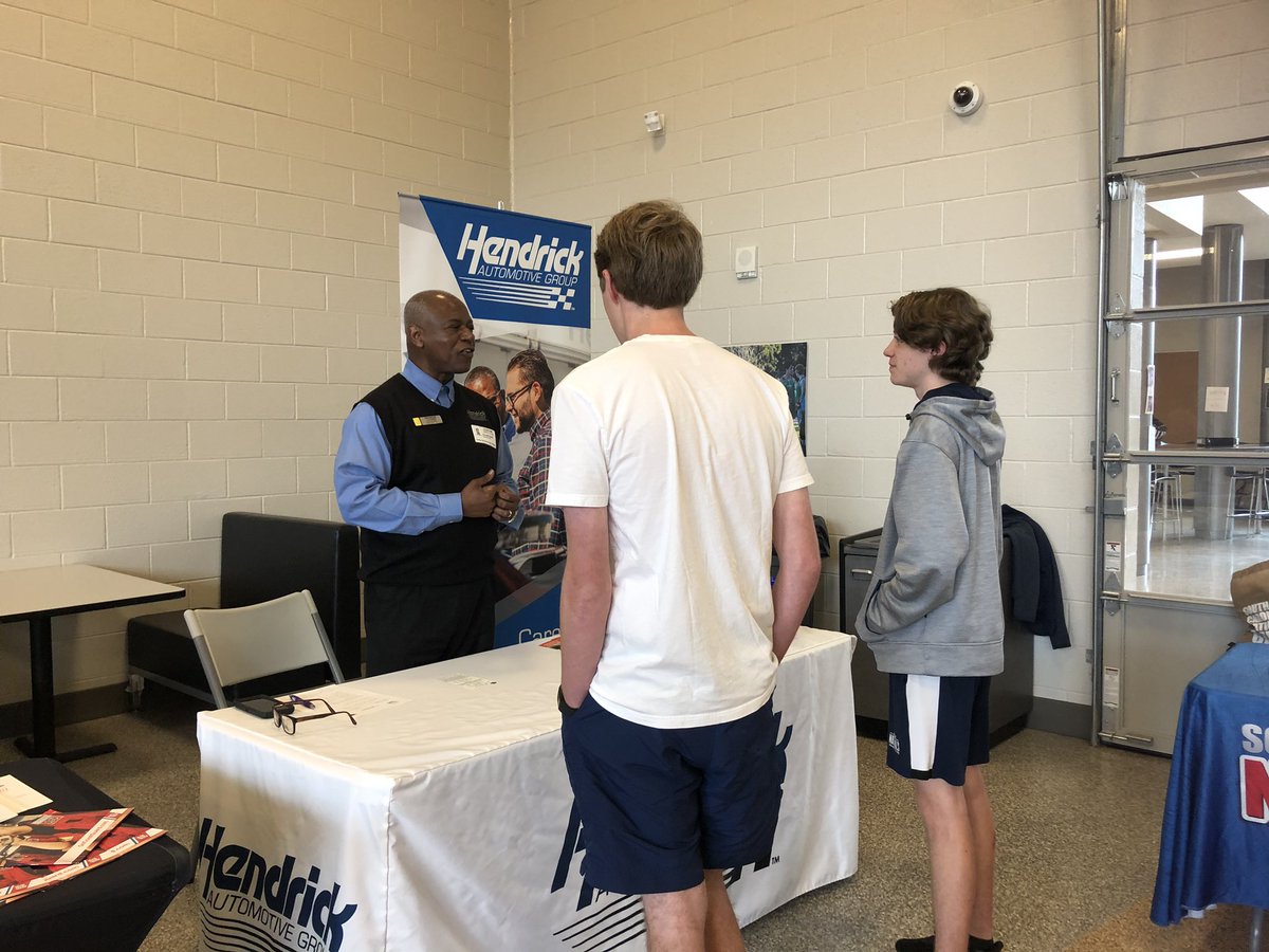 BCSD_CareerTeam's tweet photo. Students at Philip Simmons High had the opportunity to explore various career options at the Career Fair. Shout out to Dr. Edmundson for all her work In keeping our students engaged! https://t.co/ynm6THBtO6