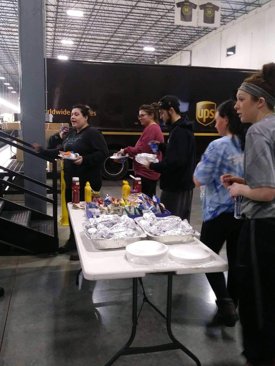 UPSLockport's tweet photo. 'Hit it out of the park for Safety!' 
Preload celebrating Safety &amp; Opening Day with some hotdogs &amp; snacks!! #UPSers #SafetyStrong #GoChicago https://t.co/cdwsRlZsz5