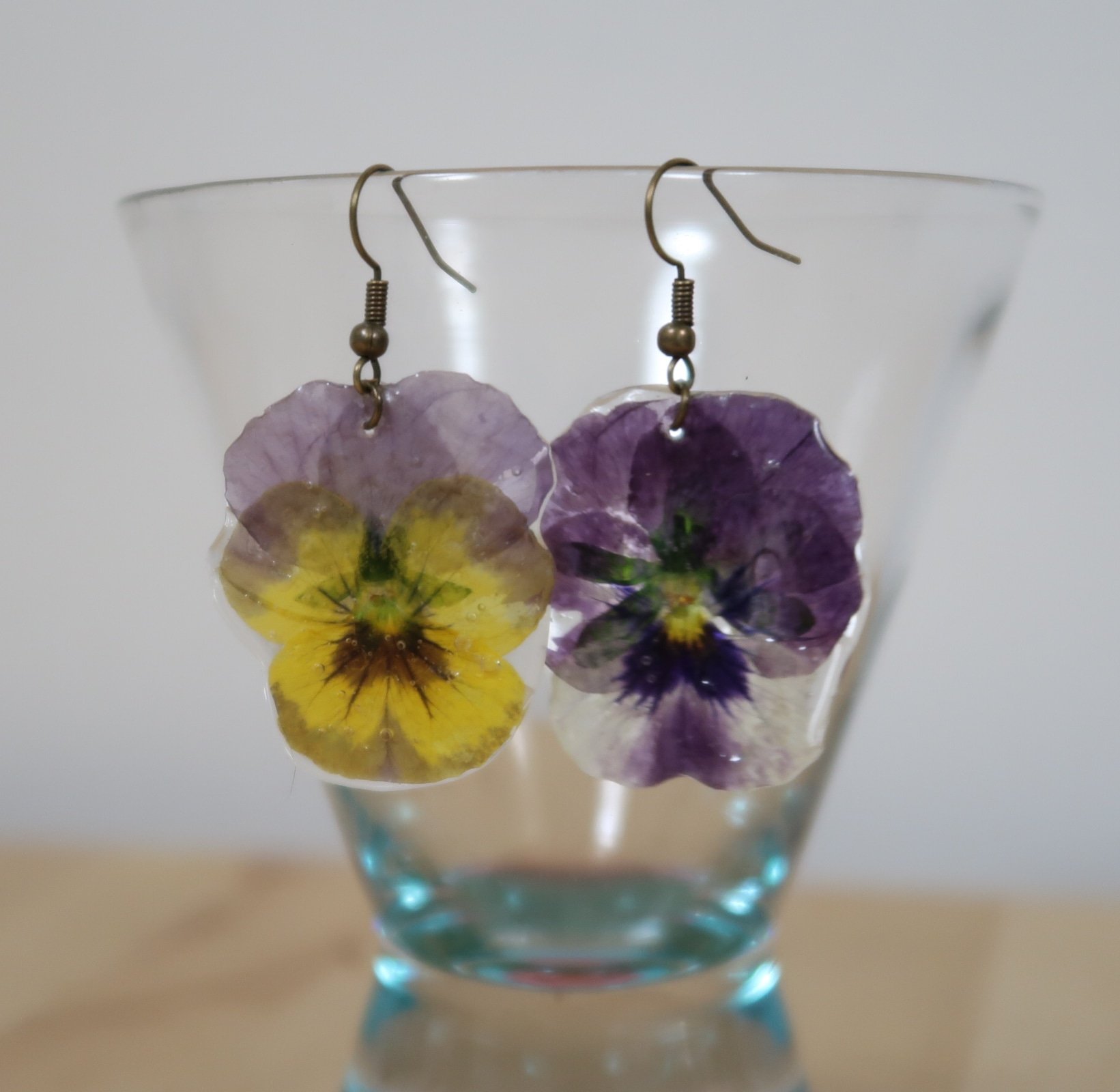 ぷーこ Auf Twitter 上手に作れないし上手に写真撮れないけど 笑 ベランダのビオラを使って作ったピアス 材料はダイソー 笑 ガーデニング ビオラ 手芸 アクセサリー ピアス 100均 ダイソー レジン レジンピアス 押し花 レジンアクセサリー T Co