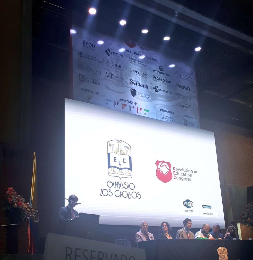 MarCano_InEdu's tweet image. Gran discurso inicial de @gabrieldiago:
✔La innovación empieza por ustedes, empieza por sus mentes. La tecnología viene después.
✔Sé el profesor que hubieras querido tener. 
✔Hagamos que cada alumn@ encuentre su círculo dorado.
#edvolution19 #RevolucionenEducacionII