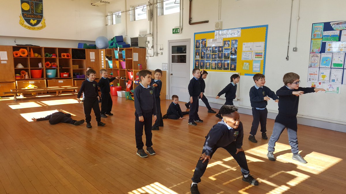 ms_rafter's tweet photo. We got to participate in a dance workshop today! #activeflag https://t.co/CJ3wWkHNeq