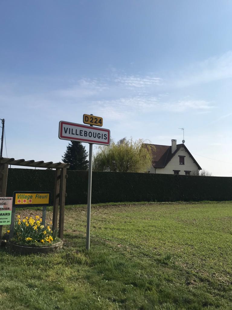 LesSurvoltesRTE's tweet photo. Défi du jour lancé par @TransFormeDON : votre meilleur jeu de mots avec le nom d'une ville traversée... Les Survoltés apportent la lumière à Villebougis ! Oui oui au don d'organes ❤
#cdc19 #team #RTE #edefiCDC https://t.co/Io1udUiYQt