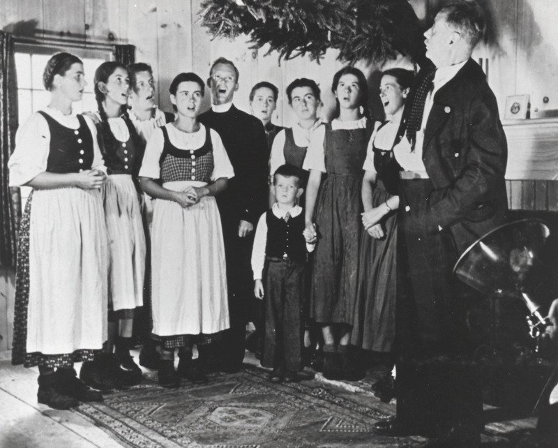 vonTrappBrewing's tweet photo. #ThrowbackThursday:
The Trapp Family Singers traveled across the United States in the 1940s before settling in Stowe, Vermont...Sound familiar?
von Trapp Brewing and the @trappfamily are owned and operated by the family that inspired, "The Sound of Music" Today!
#Trappfamily https://t.co/aDYQNSQi7K