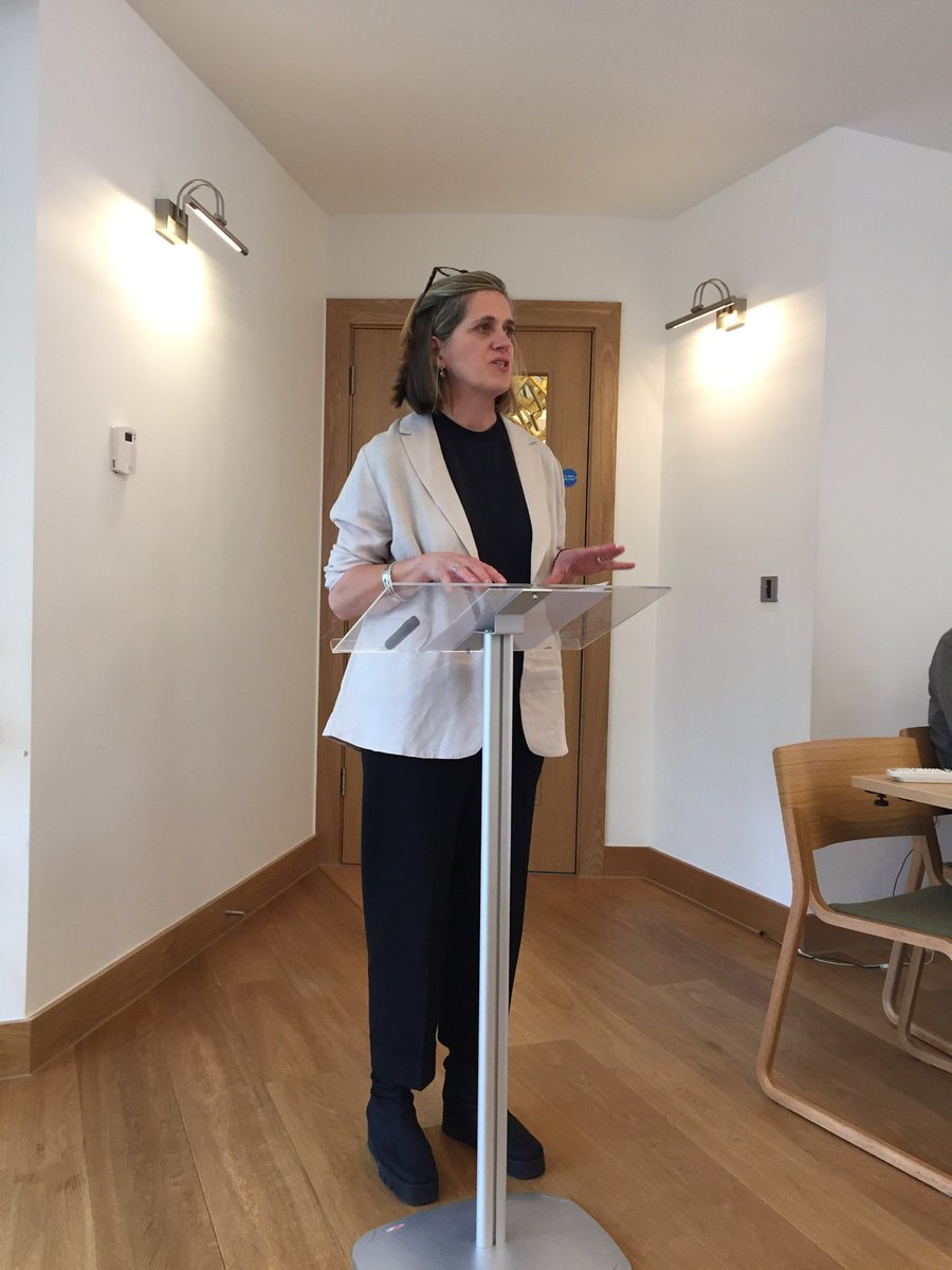 MIH_Cam's tweet photo. @trishaokessler wrapping up this afternoon’s panel on her paper on travel permits and the dynamics of social power in modern Ireland #mih19 #cultpol https://t.co/xZwQCTllWs
