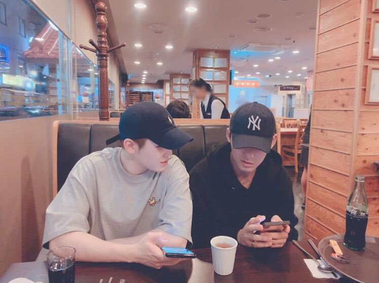 switchysoonie's tweet photo. a dom and his tiny puppy sub https://t.co/a2kY41Tioh