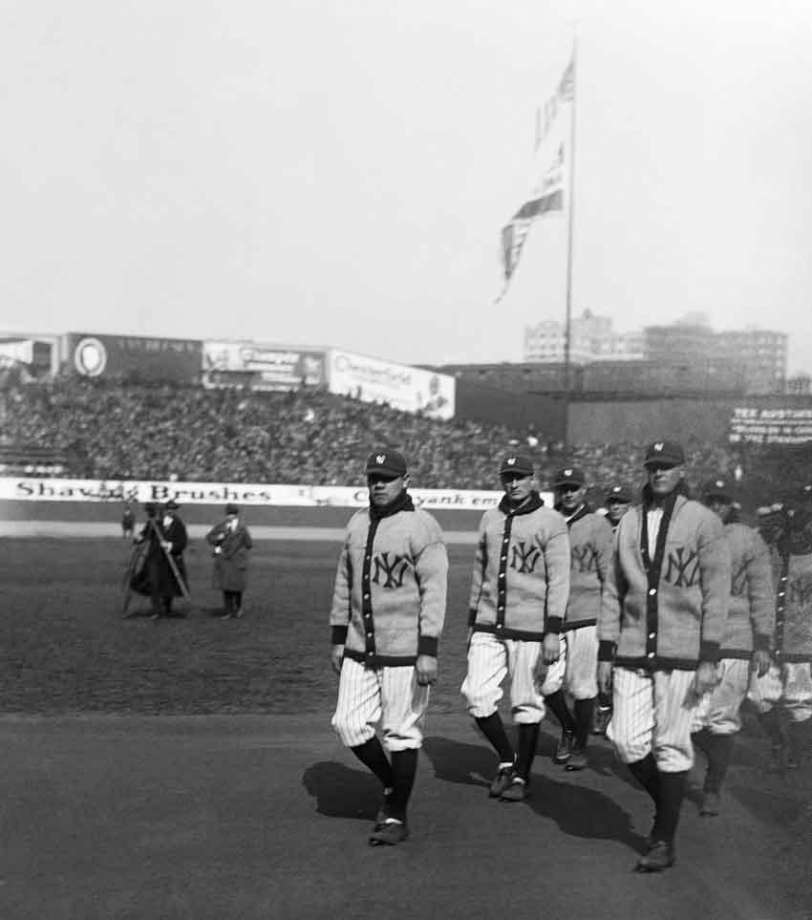 ouroldballgame's tweet photo. #OpeningDay Yankee Stadium, 1923. Someone please bring back the cardigans. https://t.co/kcl57o3MMT