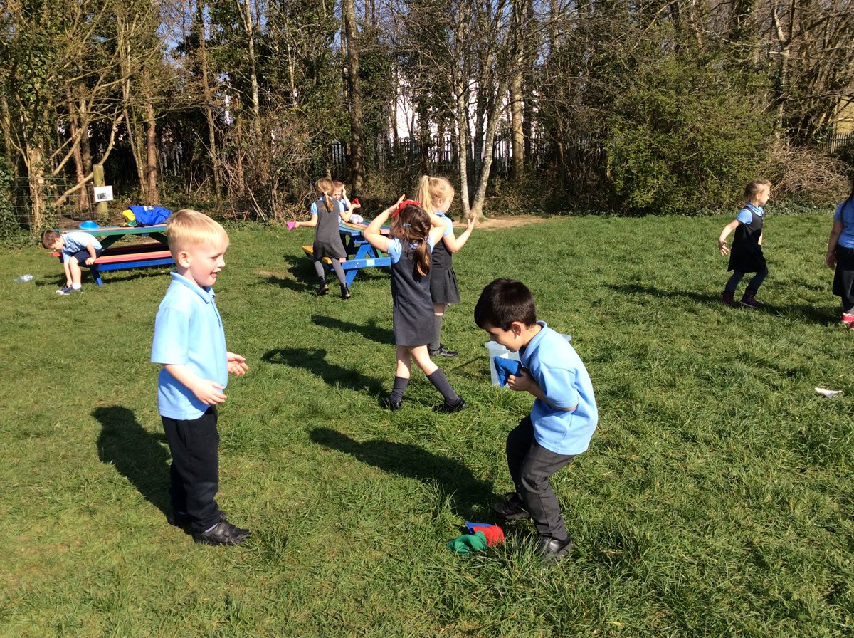 Plasyfelin's tweet photo. Fantastic outdoor PE today in the sunshine! Teamwork, new challenges, practising skills and most importantly fun! #plapc1c2 #plappe #plappse https://t.co/ICn9asvxMH