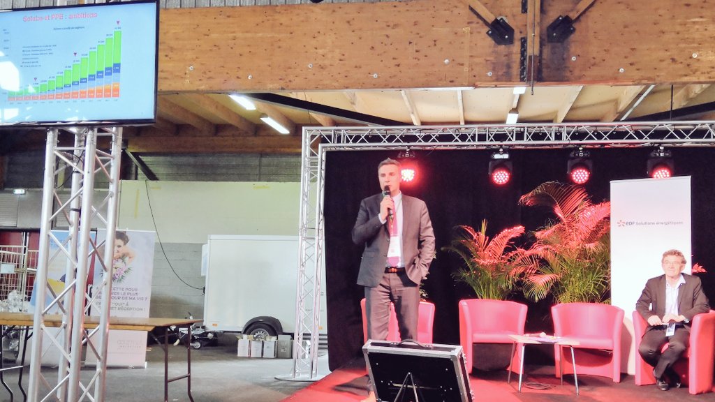 EDF_HDF's tweet photo. Au CCI Business Event @CCIAmiens, intervention de @CotinautGerald directeur territoires et solutions énergétiques d'EDF dans la région @hautsdefrance sur l'#autoconsommation solaire : produire de l'électricité solaire dans les #hautsdefrance c'est possible ! #CCIBE https://t.co/g8Yx4udEG1