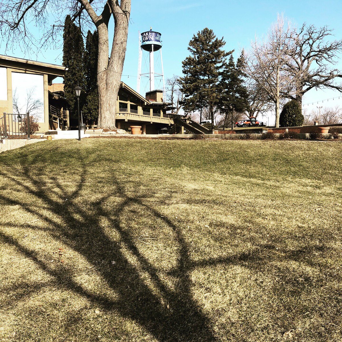 LakeLawnResort's tweet photo. What a difference a day makes! No more ice! #DelavanLake #SpringBreak #MyLakeGeneva #WisconsinLake #WisconsinResort #WisconsinLife #Sconnie https://t.co/8mHNI8AYp7
