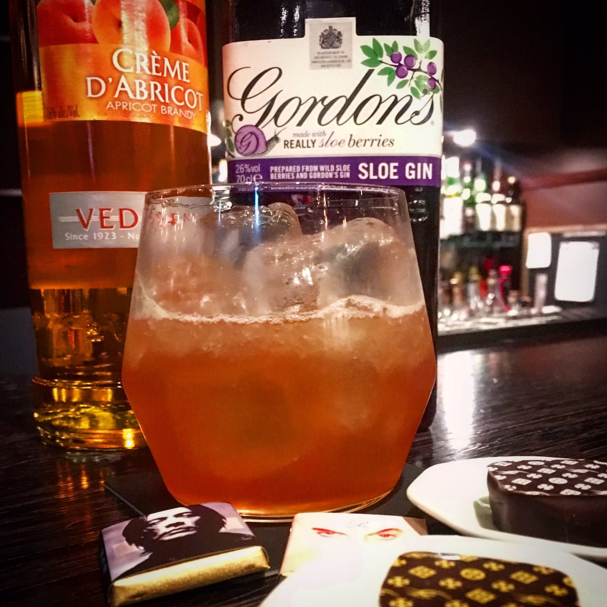 Personal Jesus Bar Twitterren チャーリーチャップリン すももとあんずのスィートカクテル T Co Qtz71jw0am Twitter