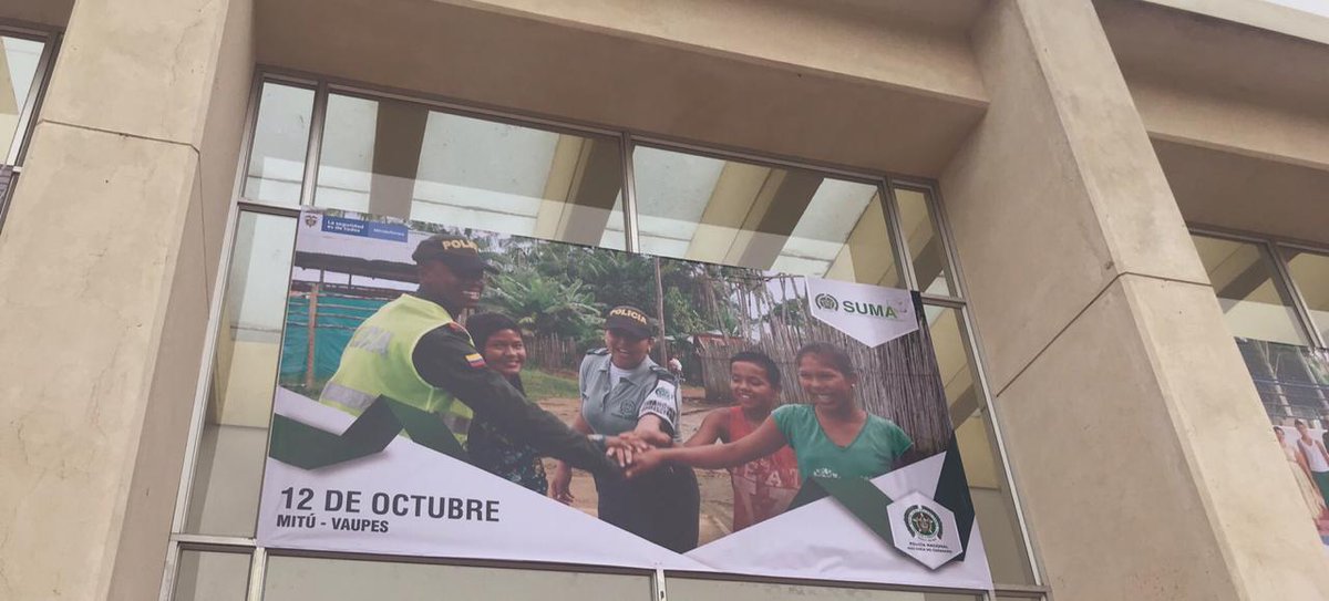 UKinColombia's tweet photo. #UKColForPeace | Nuestro jefe de misión adjunto acompaña el lanzamiento del proyecto "Voces y Acciones para la Convivencia", apoyado por el gobierno británico, que busca fortalecer la relación fraterna de la @PoliciaColombia y el pueblo colombiano. ¡Porque #TodosSUMAmos! 🇬🇧🇨🇴 https://t.co/utC5DWtmgM