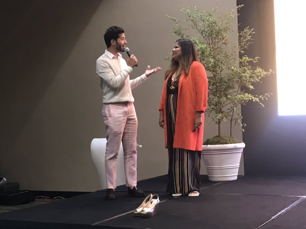 Nuestro Fundador Miguel Alejandro Rodriguez con Emely Muñoz dando agradecimiento a su hermosas palabras de Inspiración. #YoSoyEmprendeSDQ #EsTuMomento #EmprendeSDQ