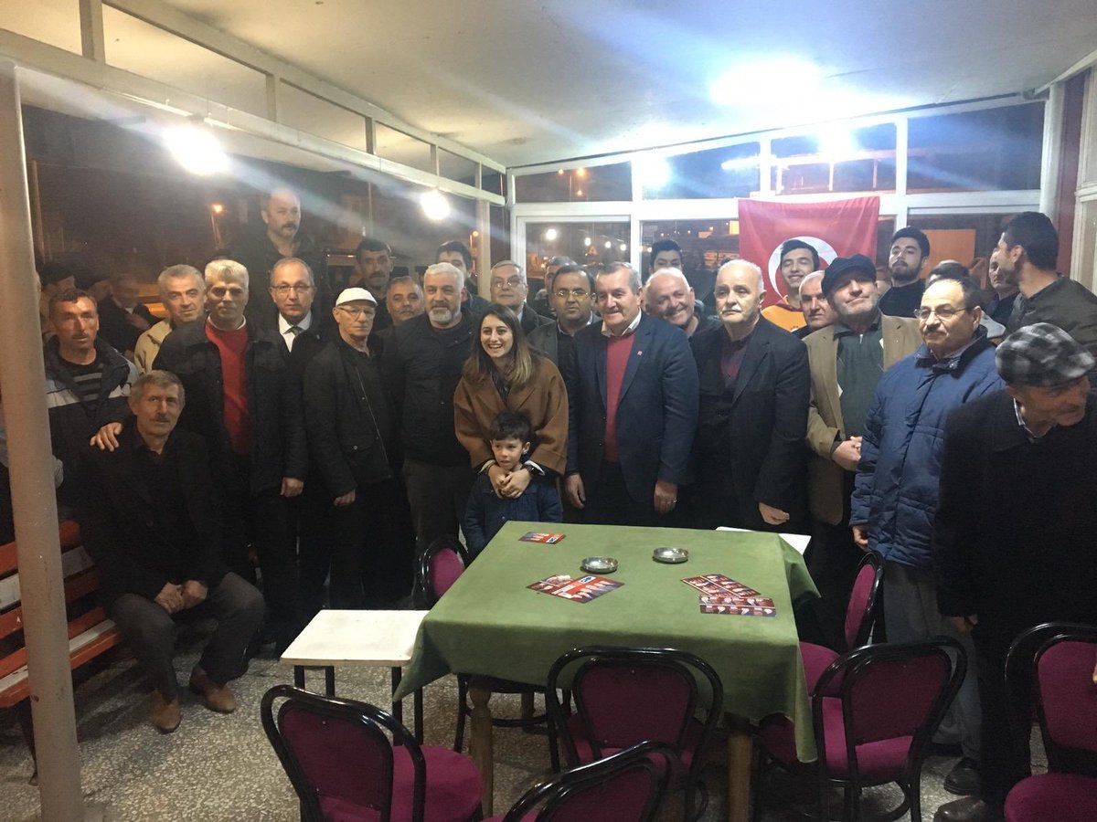 AysuBankoglu's tweet photo. Ulus, Kurtköy ve Aladağ’da hemşehrilerimiz umudun mutluluğunu yaşıyordu. Beklentilerini söyleyen yurttaşlarımız, bize öneri ve uyarıda bulunan esnaflarımız oldu. Sizler bizim gözümüz kulağımız, bizler de kimseyi ayırt etmeden halka hizmet için çalışanlarız. #MartınSonuBahar https://t.co/lyWYYY1gPv
