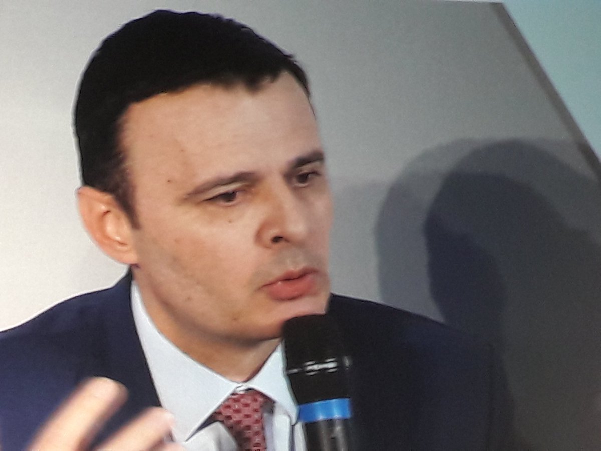 danielpinaPDL's tweet photo. .#AssisesAutomobile Intervention de @yannick_duport Directeur de la Mobilité @EDFofficiel Présentation Plan Mobilité Electrique lancé le 10 octobre dernier #Interoperability #smartcharging @AssisesAuto @EDF_PdL https://t.co/9qu0BkqTkA