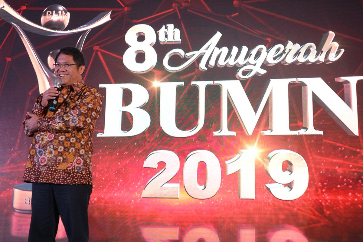 kemkomdigi's tweet photo. Menkominfo @rudiantara_id &amp; Menteri Sofyan Djalil menghadiri #AnugerahBUMN2019 sekaligus peluncuran buku Tribute to Tanri Abeng: Begawan, Manajemen Indonesia (28/3) #ChiefRA #ChiefDigitalIndonesia https://t.co/ciGeWCMhCC