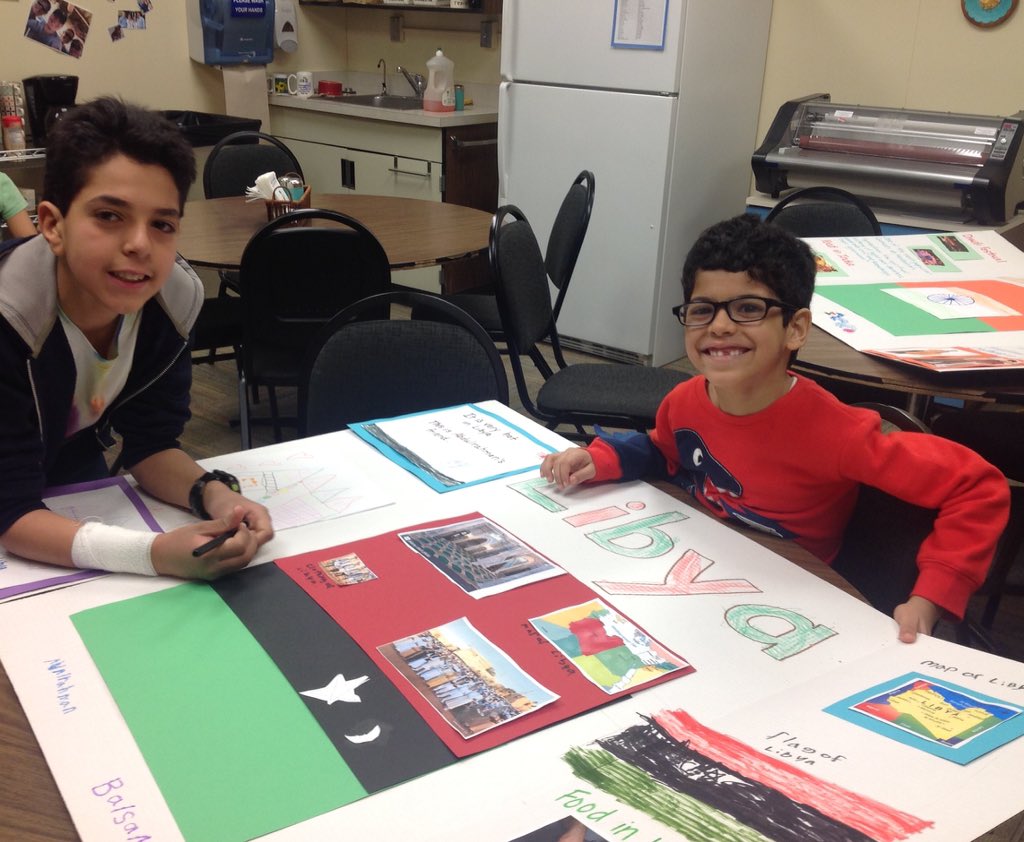 MiniWorldEL's tweet photo. Collaboration among students, cultures and languages to finish our Multicultural Fair displays! #oneworldonenight @WoHillsHawkeyes @globalWCS @wcsdistrict https://t.co/59KgK1cIto