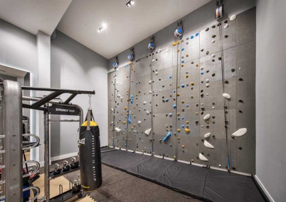 333GrandStreet's tweet photo. The search for your dream apartment is over! 333 Grand Street offers residents luxury amenities, including a yoga studio, screening room, golf simulator, playroom and an outdoor pool with a hot tub. Submit a leasing application and receive one month FREE. https://t.co/9do4dST7U3 https://t.co/mwv7QWtghw