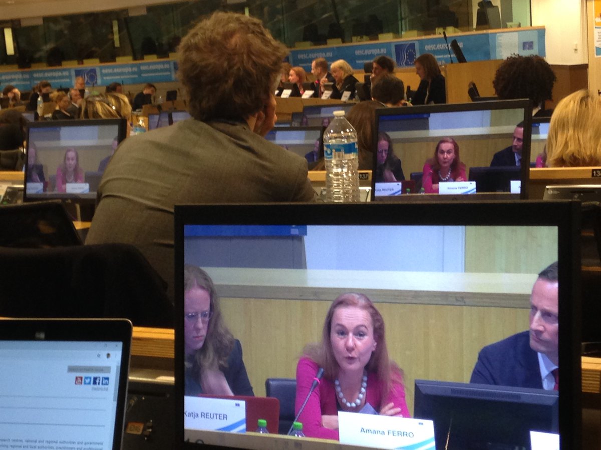 "Often, macroeconomic #CSRs undermine the social CSRs, automatically creating incoherence in the #EuropeanSemester analysis" <a href="/AmanaFerro/">Amana Ferro</a> simply explaining in what aspects the #EuropeanPillarofSocialRights should be improved <a href="/EU_EESC/">European Economic and Social Committee</a> <a href="/EAPNEurope/">EAPN</a>