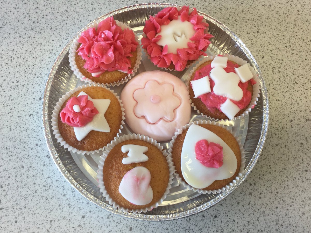 RMSFood's tweet photo. Year 6 made beautiful cakes for Mother’s Day. #RMS https://t.co/3wUEg8SQab
