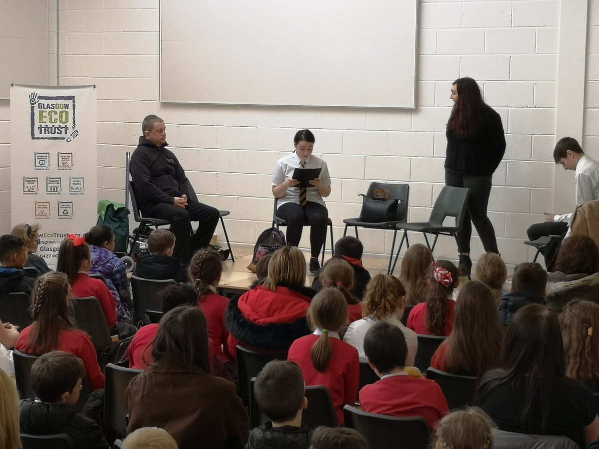 GlasgowEcoTrust's tweet photo. A big THANK YOU to @StBrendansYoker @CorpusChristi_K @KnightswoodSec @WhiteinchPri @GlasgowNWPolice and everyone else for coming along to @baldy_bane Better Late Than Dead On Time #RoadSafety play! Next show at 330pm @RoadSafetyScot Did you learn something new? #SaferSchoolRun https://t.co/lTkngbMM0I