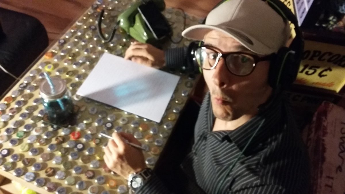 MaxomaUnterhal1's tweet photo. Unser Star fällt heute leider aus und somit bleibt das Maxoma Studio leer😭
#youtube #livestreaming #Showtime https://t.co/r5wEiYxKlY