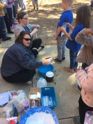 ReeceClass's tweet photo. Our sweet first graders had so much fun completing our oobleck experiment yesterday. @OESrockSTARS https://t.co/dPpMEqVugt