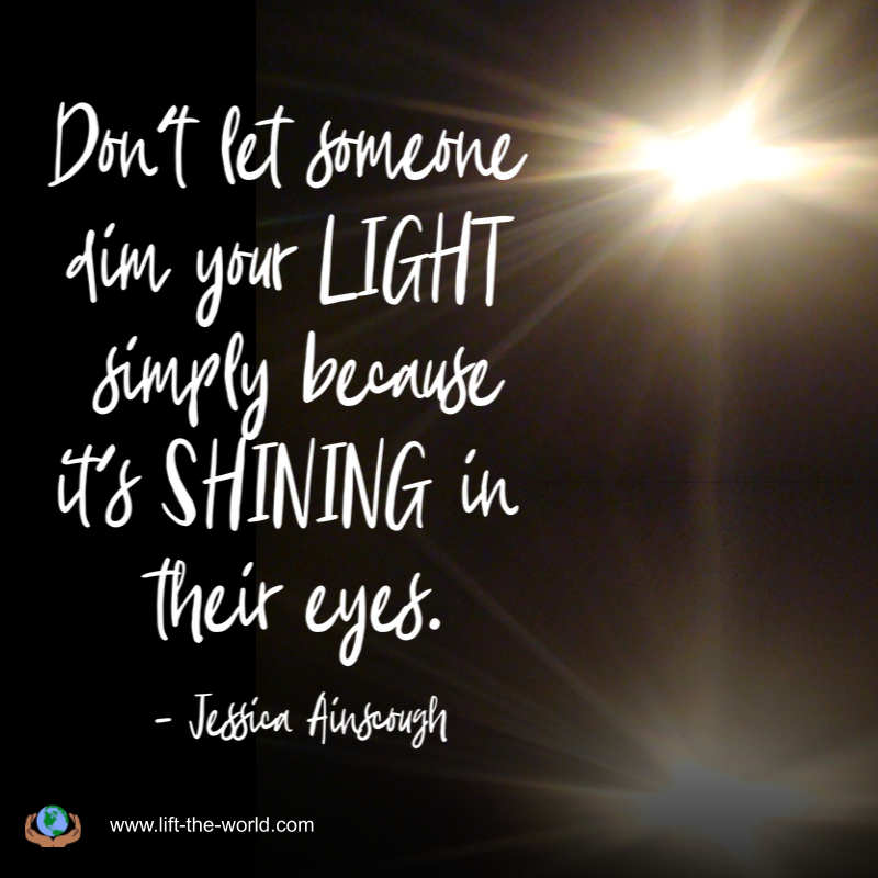 EmilyDanielsHF's tweet photo. Light too bright? https://t.co/M7CIk4pbL4 https://t.co/StWF26qIVo