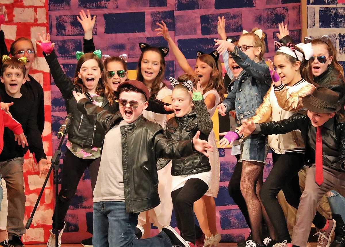 Having a blast with our <a href="/atProctors/">Proctors</a> Partnership at the first performance of The Aristocats! Catch our evening performance TONIGHT at 6:30pm in the @GordonCreekElem gym. #bscsd