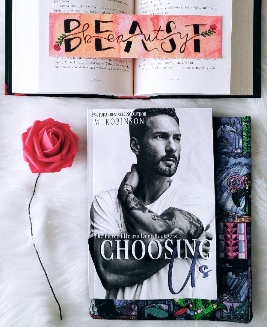 AuthorMRobinson's tweet photo. Choosing Us by USA TODAY BESTSELLING @AuthorMRobinson is #LIVE Grab this epic love story today! 👉🏼 https://t.co/88vzmL8NQH https://t.co/8RTH6m4TLZ