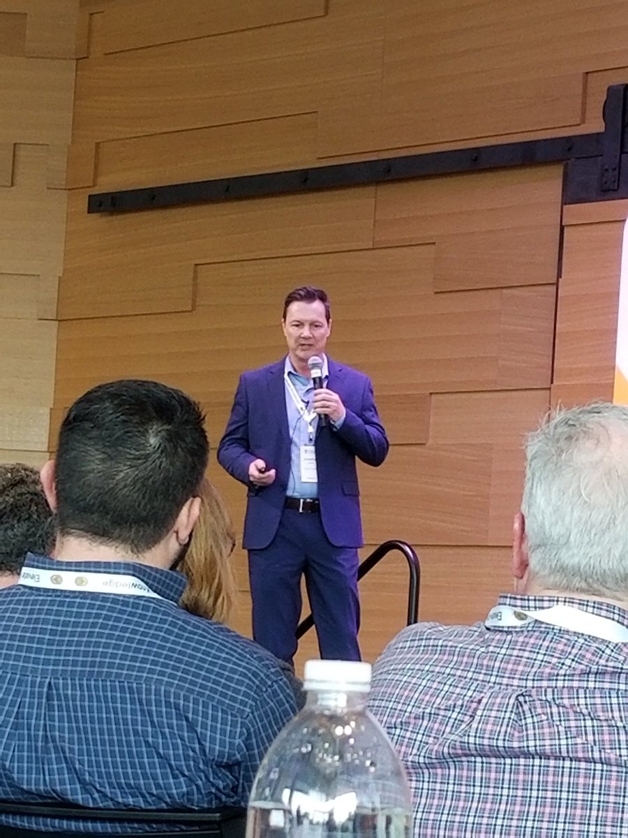 jjram78's tweet photo. Jonathan Chalker sharing the Humanized Approach to Managing the Customer Experience. #elevateknowledge @bloomfire https://t.co/VGtmVttGHx