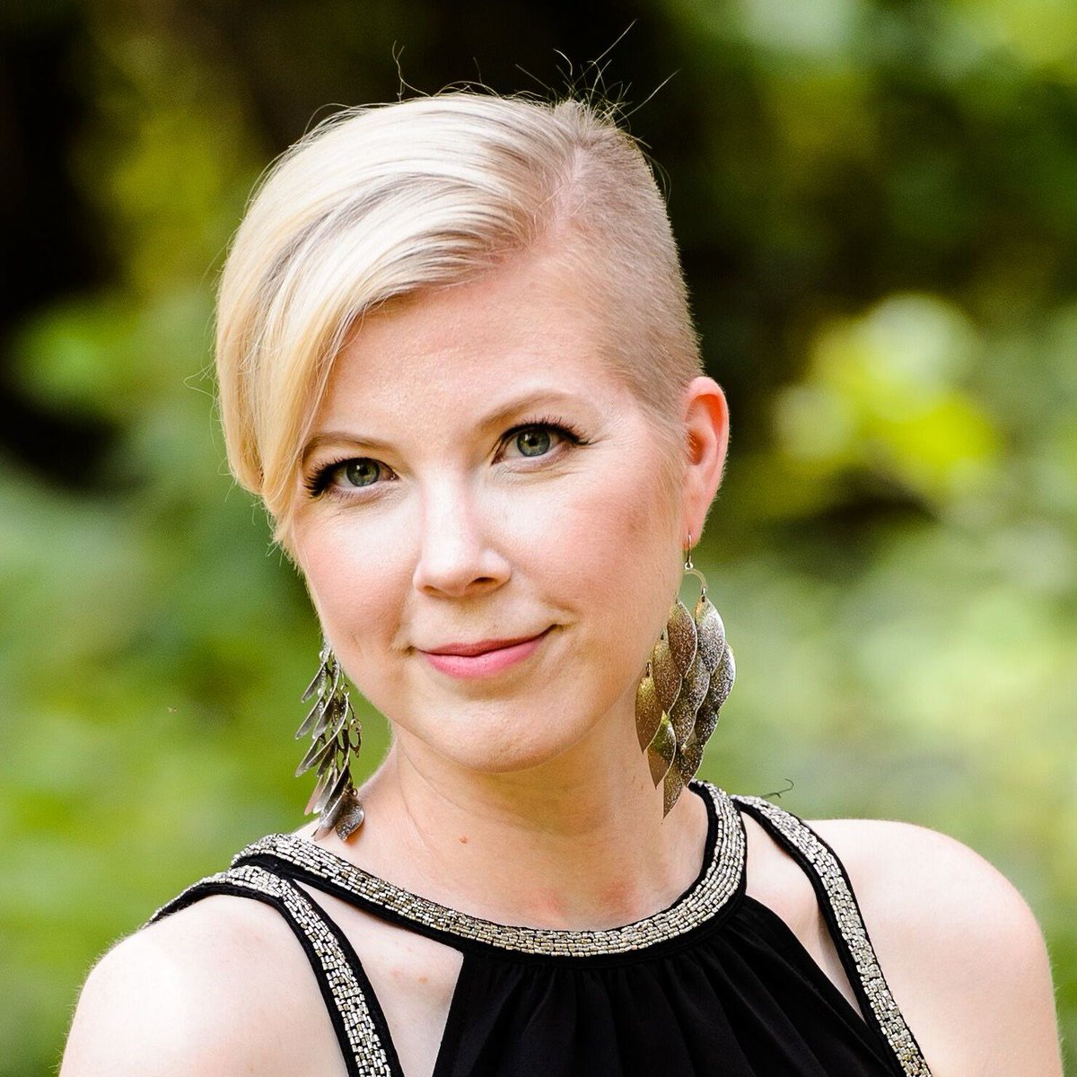 AlabamaBookFest's tweet photo. Learn more about writing and being published at one of the FREE #ALBookFestival workshops on April 13. Young Adult, Poetry, Non-fiction Narrative, Biography and Indie Publishing are some of the topics. https://t.co/X3qRkmLFl4 #anabranch #amwriting #sweethomealabama https://t.co/TtYG68EwI5