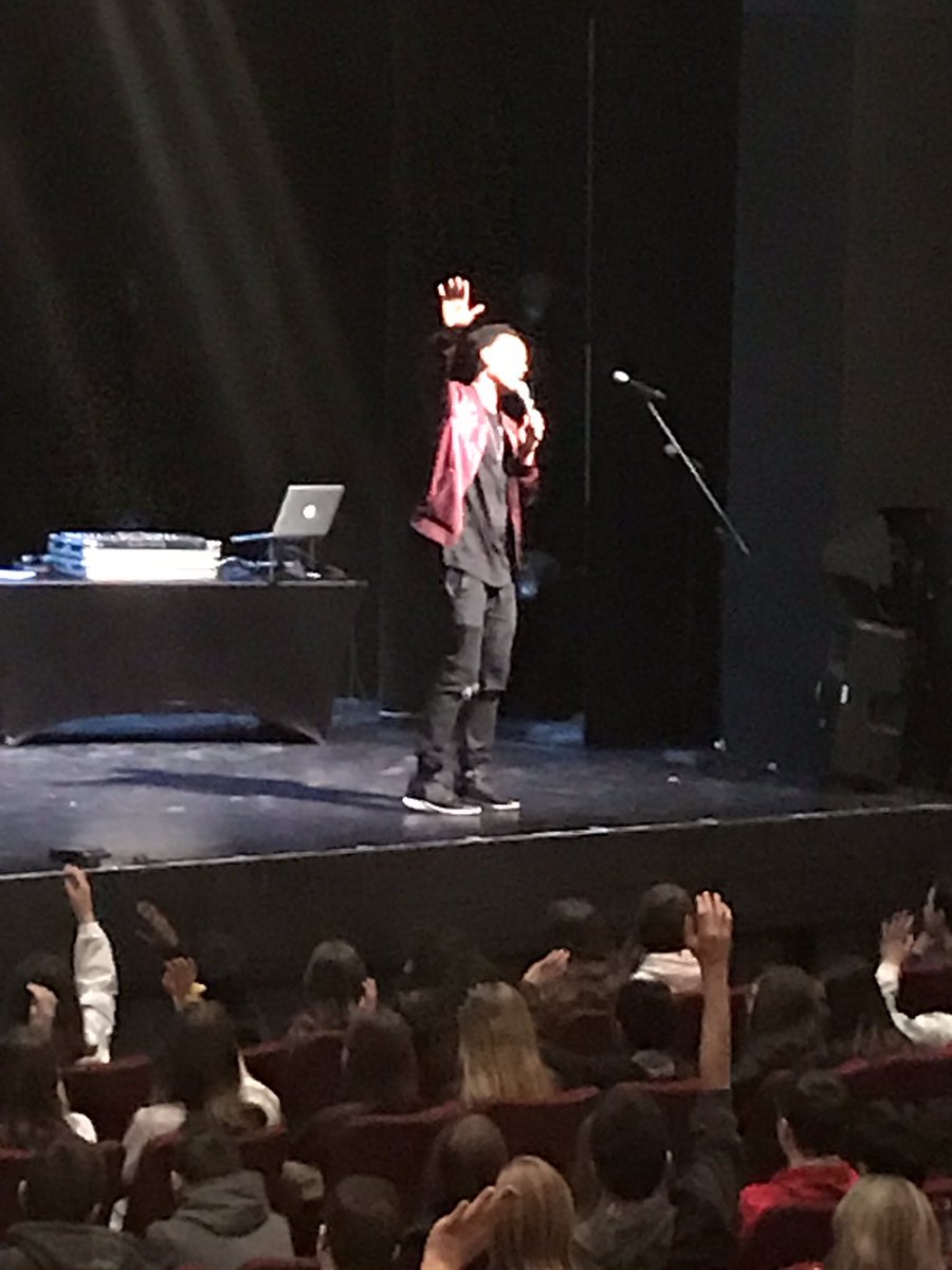 mrmcmahonsays's tweet photo. Leadership requires courage 
@WEDayXWindsor @anthonymclean https://t.co/I7d8R1mFeK