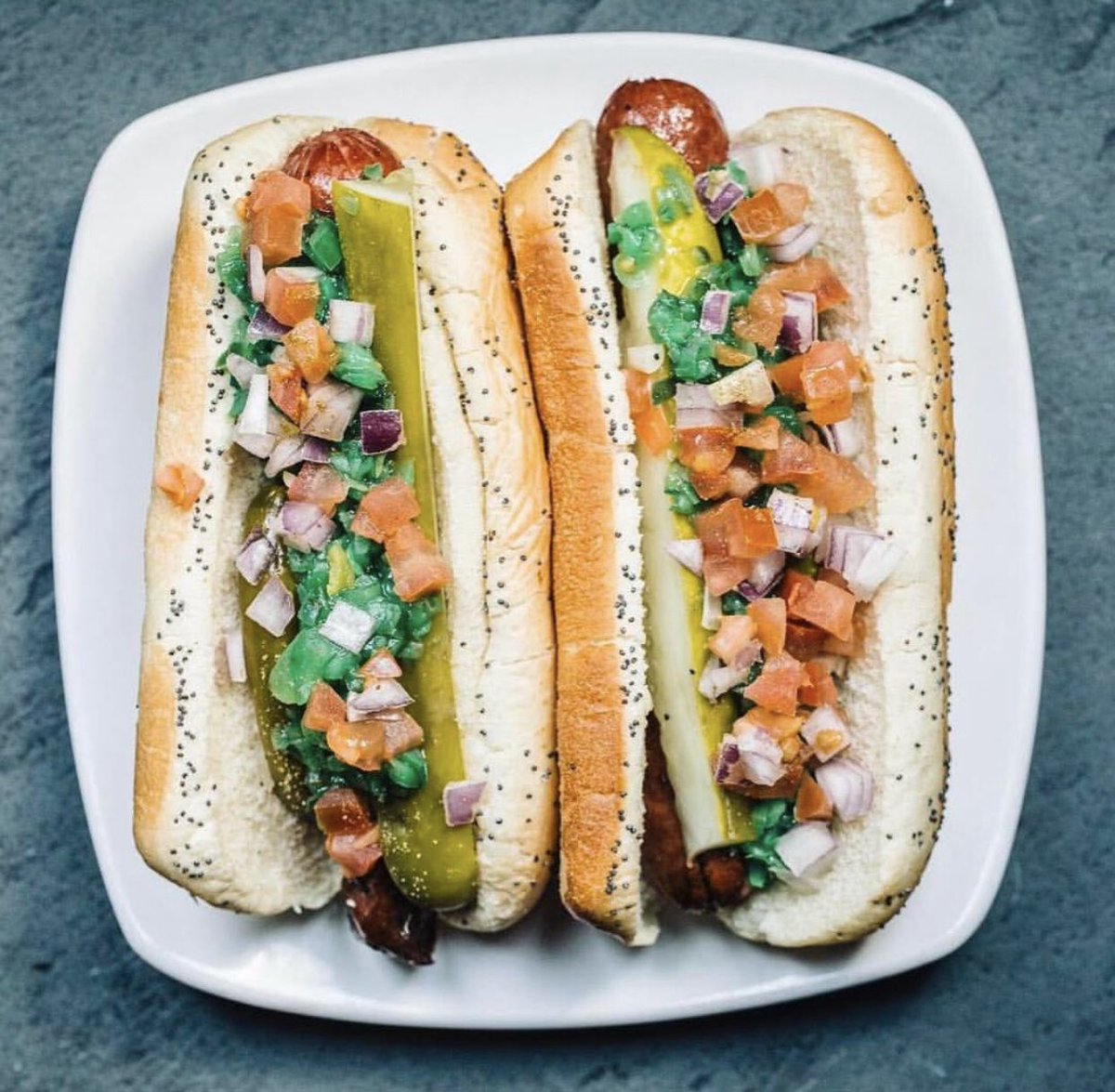 Foodiechats's tweet image. Nothing like #Chicago Style #HotDogs for #OpeningDay What food makes you think of Baseball ⚾️ games the most? These beautiful dogs are from one of our favorite sports bars in Chicago @theorychicago #Foodiechats #Ballparkfood #Foodies