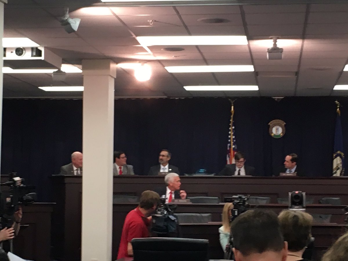 CampbellsVoice's tweet photo. Attending the Senate Standing Committee on Appropriations and Revenue. Packed house with lots of #RedforEd Advocates standing strong for students, educators, and public education. #KEA #Red4Rights https://t.co/iSgGNKKJXl