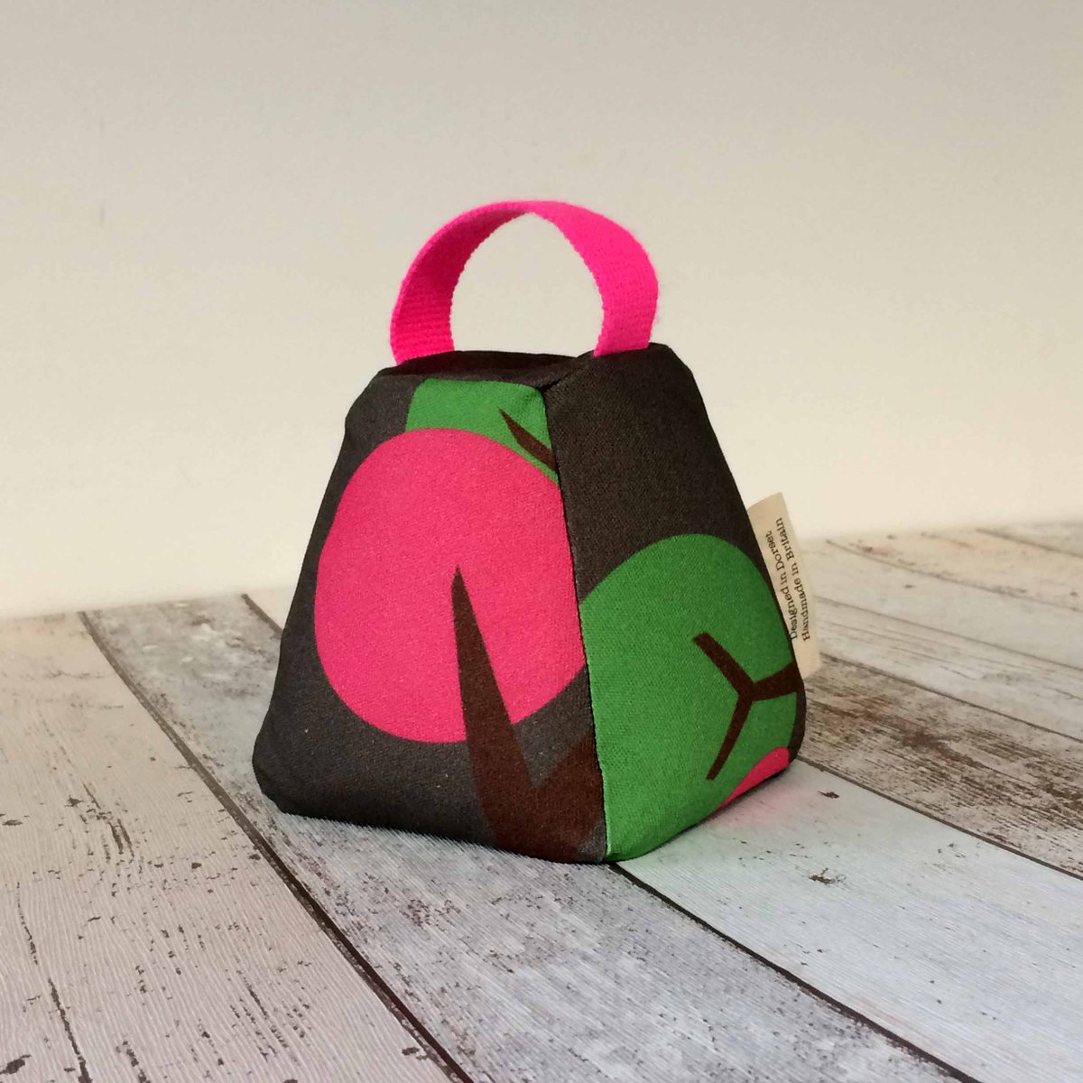 tinybirdtextile's tweet image. If this door stop doesn't sell on Etsy in 3 seconds I'm keeping it! The pink and khaki combo defies all the rules of a conventional colour palette but boy it pops! And seriously who wants to be conventional?

Step this way: bit.ly/DSOTGPk

#breaktherules #moderndesign