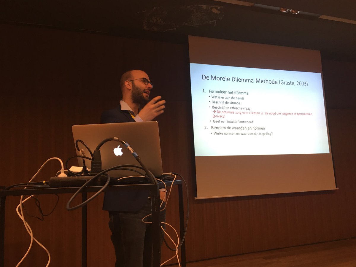 Punt gemaakt door ⁦<a href="/tomvdries/">Tom Vandries</a>⁩ : gebruik van sociale media dat ruikt naar #onlinehulp confronteert ons met morele dilemma’s. Hier moeten teams over nadenken. #onlinehulp2019