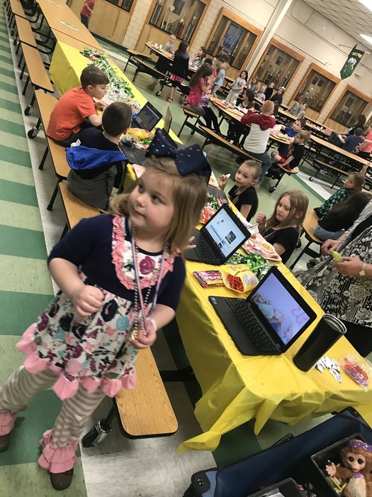 castle_wr's tweet image. WR Castle is celebrating this week’s Star Students! ⭐️ 🌟 💫 ⭐️ 🌟 💫 

#TomcatTradition #OnceATomcat #AlwaysATomcat #StarStudent #FRYSC