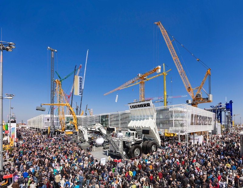 ABZ_News's tweet photo. Auf der #bauma bietet @Liebherr Besuchern einzigartige Möglichkeiten, die neuesten Entwicklungen aus den Bereichen #Baumaschinen, #Materialumschlag, #Mining und #Komponenten hautnah zu erleben. Außenstand 809-813, Halle A4 326. https://t.co/PbKjS6LuFI
@baumaOfficial https://t.co/MeSsTXhDAW
