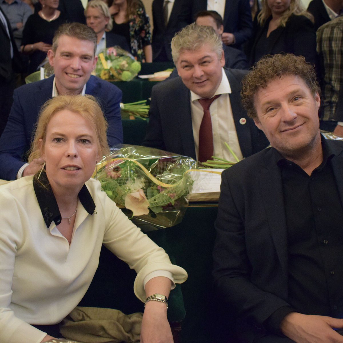 VVDFryslan's tweet photo. Nieuwe VVD fractie geïnstalleerd @PSFryslan ✅ Gefeliciteerd @KlaasKielstra @avine_fokkens @DijkstraMarten &amp; @DurkPool 👍🏻 https://t.co/Mf983VzXVx