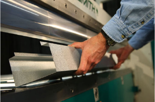 Tennsmith_inc's tweet photo. The TENNSMITH Multi-Tooling System (MTS) gives you precise, accurate folding and great versatility to create the exact profile you need. It handles sheets up to 122” (10’ 2”) and comes with a standard 61” back gauge (121” optional). 
#tennsmith #mts https://t.co/KR84VGcMdJ