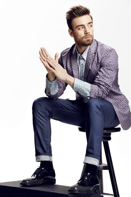 Murat dalkılıçın bukadar eleştiriyi haketmediğini düşünüyorum.Müzikleri kariyerinde 10 yıllı devirmiş bir star aslında.Murat dalkılıçın her zaman yanındayız ve onu çok çokk seviyoruz.❤ <a href="/MuratDalkilic/">Murat Dalkılıç</a> 🙏