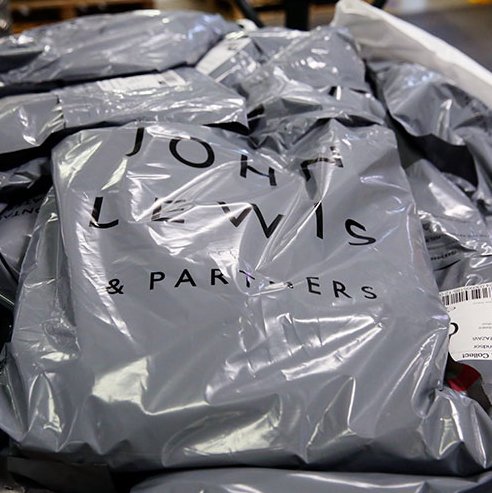 JohnLewisRetail's tweet photo. John Lewis &amp; Partners has joined the UK Plastics Pact, which brings together businesses behind a common vision &amp; ambitious targets 🙌 By 2025, we are committing that 100% of our plastic packaging will be reusable, recyclable or compostable ♻️ See more: https://t.co/UPOfVvZM7S https://t.co/nhQnZ6RnOh