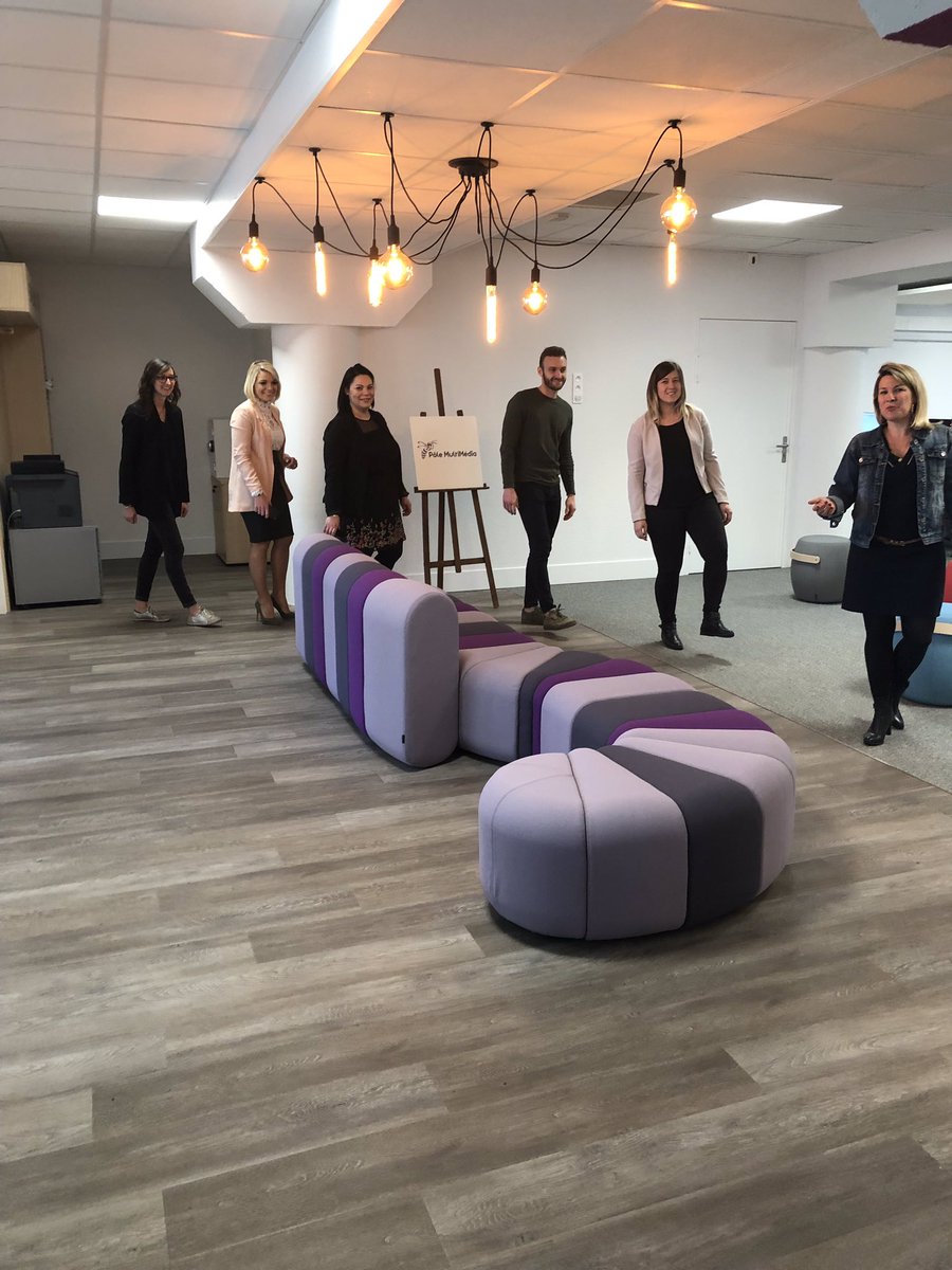 CaissEpargneLDA's tweet photo. Atelier #coworking avec quelques correspondants jeunes. 
Réflexion sur nos #offres de demain pour nos jeunes dans notre nouveau centre de relations clientèle, un environnement #collaboratif et #digital. https://t.co/ZaKIV93EQv