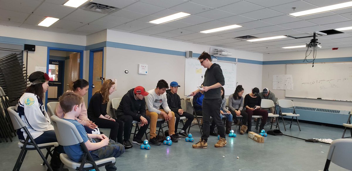 amperecanada's tweet image. Yesterday in Pang: Robotics sessions were a success! Within the 7 sessions we held, we taught 92 kids and 7 teachers! WOW! 👍🏽 All in a days work. 
#Robotics #learnwithPinnguaq #teachkidscode