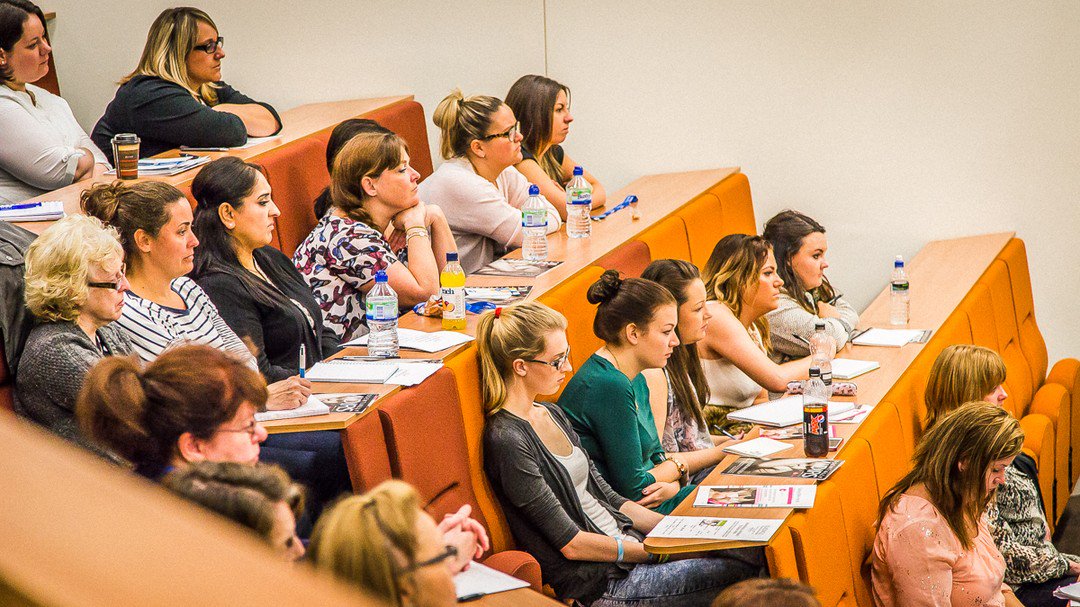 HuddersfieldSU's tweet image. Do you know your Academic Reps?

You can chat to them about any problems you're having on your course, or any ideas you have to improve the way it's run!

Get details of your course's Reps under 'My Details' on your Student Hub!
@HudStudents #AcademicReps