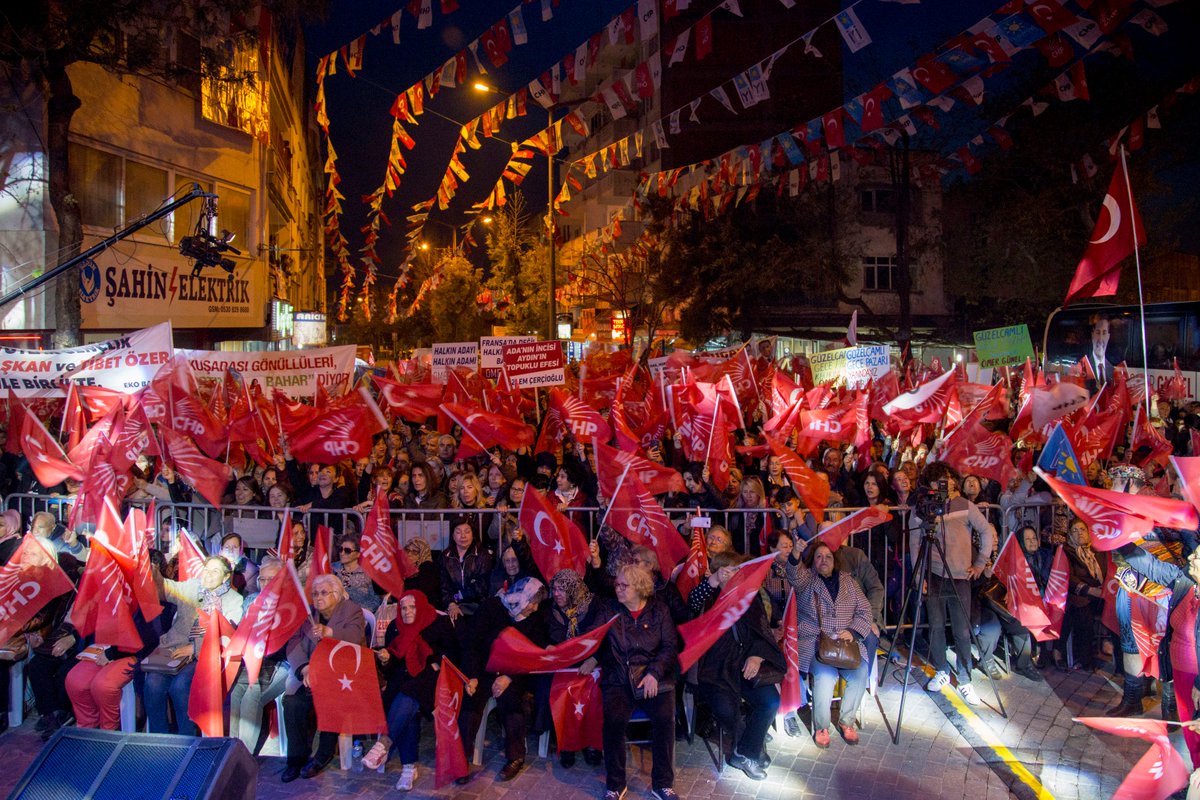 Teşekkürler #Davutlar, Teşekkürler #Kuşadası!
Davutlar’da gerçekleştirdiğimiz mitingde hemşehrilerimiz bizleri yine yalnız bırakmayarak coşkuyla karşıladılar.